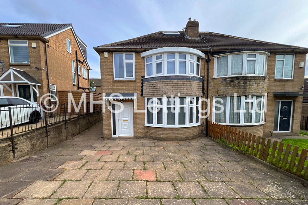 105 Carr Manor Avenue, Leeds, LS17 5BL