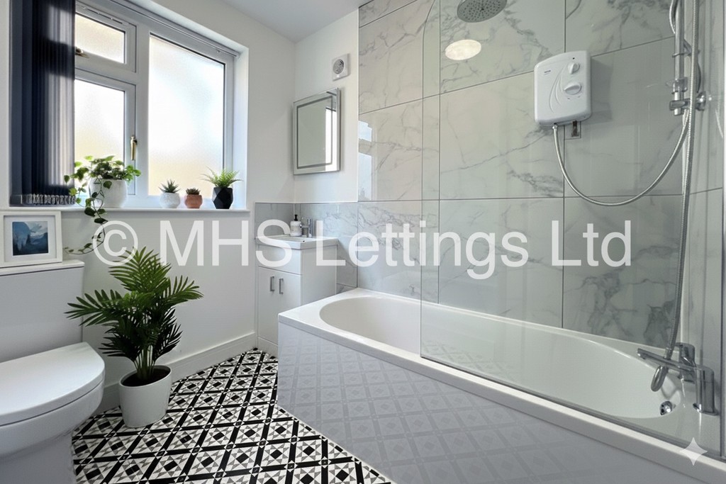Photo of 4 Bedroom Semi-Detached House in 105 Carr Manor Avenue, Leeds, LS17 5BL