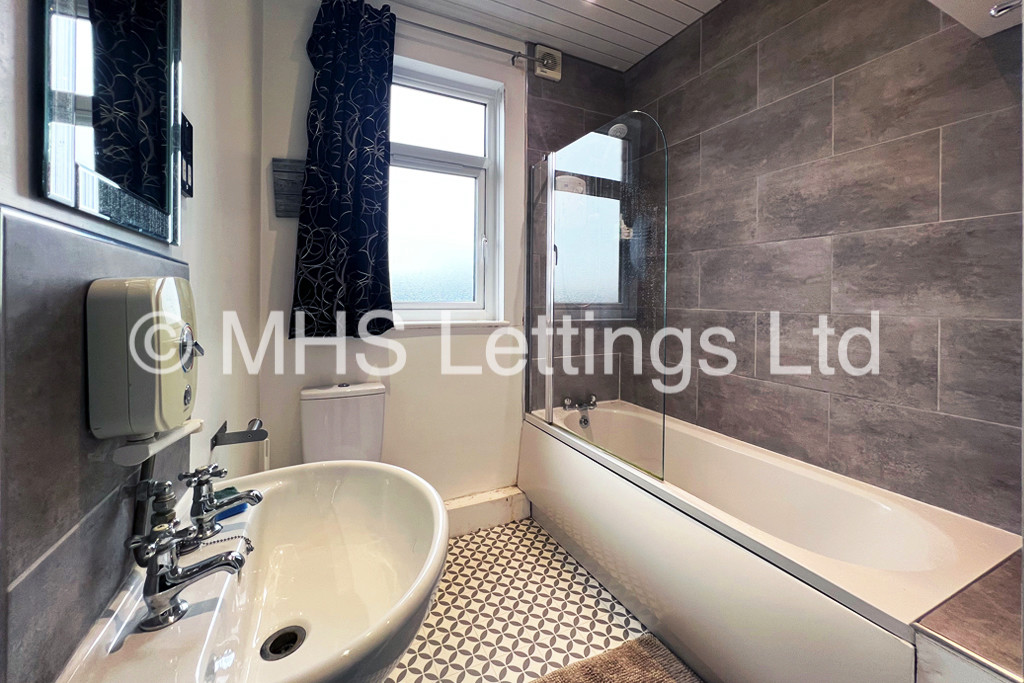 Photo of 1 Bedroom Apartment in Ground Floor Rear Flat 2 Manor Terrace, Leeds, LS6 1BU