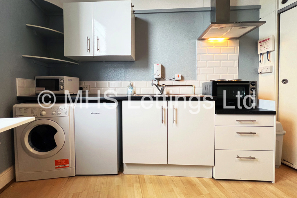 Photo of 1 Bedroom Apartment in Ground Floor Rear Flat 2 Manor Terrace, Leeds, LS6 1BU