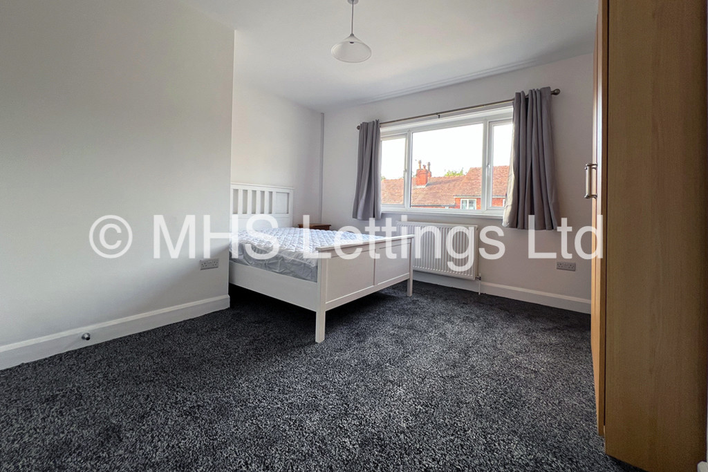 Photo of 2 Bedroom Mid Terraced House in 42 Welton Mount, Leeds, LS6 1ET