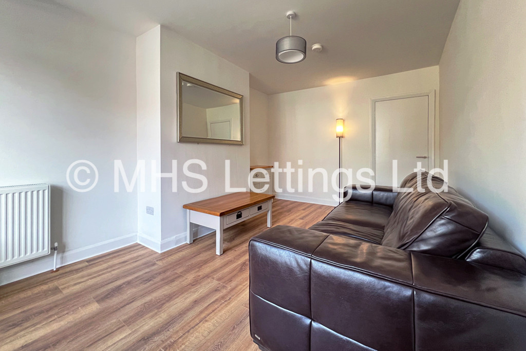 Photo of 2 Bedroom Mid Terraced House in 42 Welton Mount, Leeds, LS6 1ET