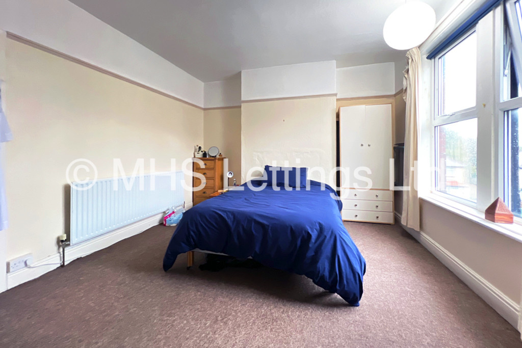 Photo of 4 Bedroom Mid Terraced House in 6 Burchett Grove, Leeds, LS6 2JA