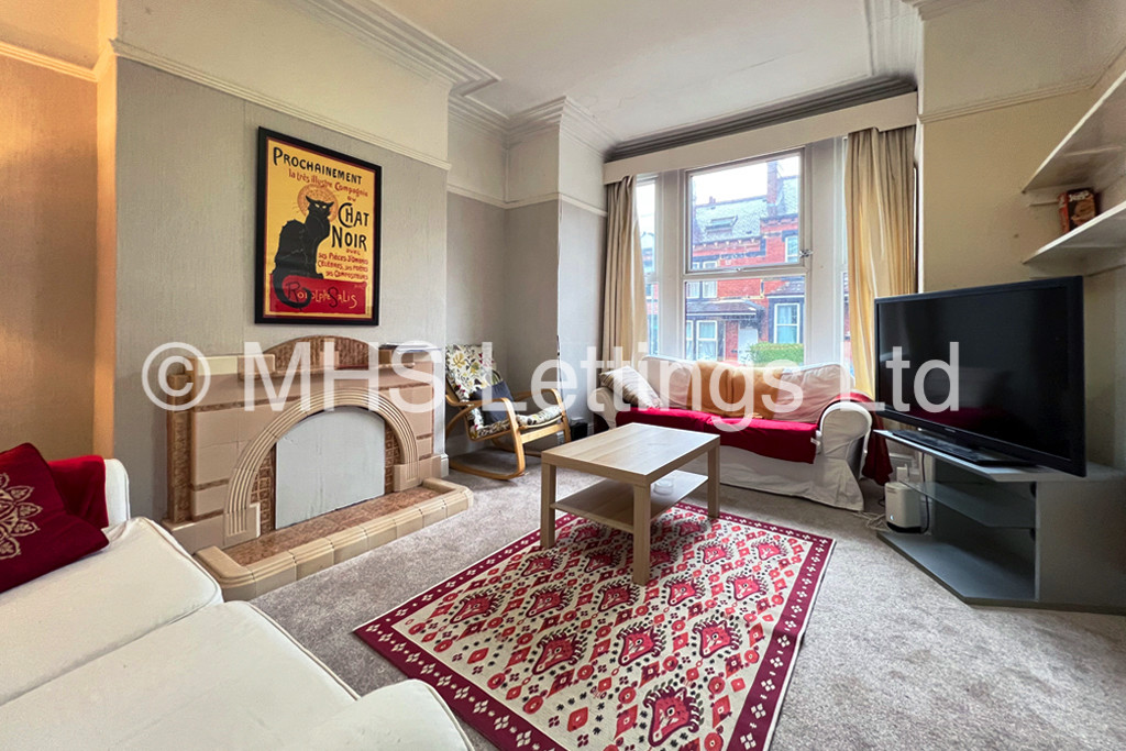 Photo of 4 Bedroom Mid Terraced House in 6 Burchett Grove, Leeds, LS6 2JA