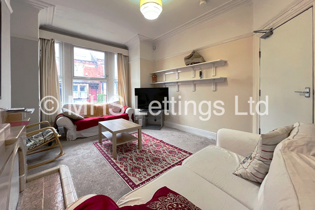 Photo of 4 Bedroom Mid Terraced House in 6 Burchett Grove, Leeds, LS6 2JA