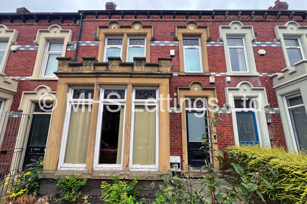 Photo of 8 Bedroom Mid Terraced House in 11 Regent Park Avenue, Leeds, LS6 2AU