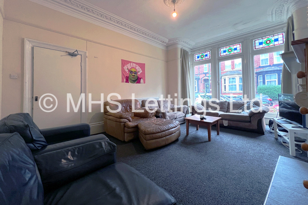 Photo of 8 Bedroom Mid Terraced House in 11 Regent Park Avenue, Leeds, LS6 2AU
