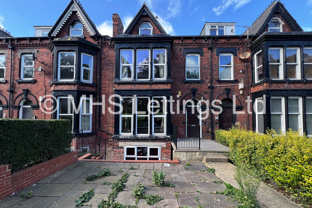 Photo of 9 Bedroom Mid Terraced House in 213 Hyde Park Road, Leeds, LS6 1AH