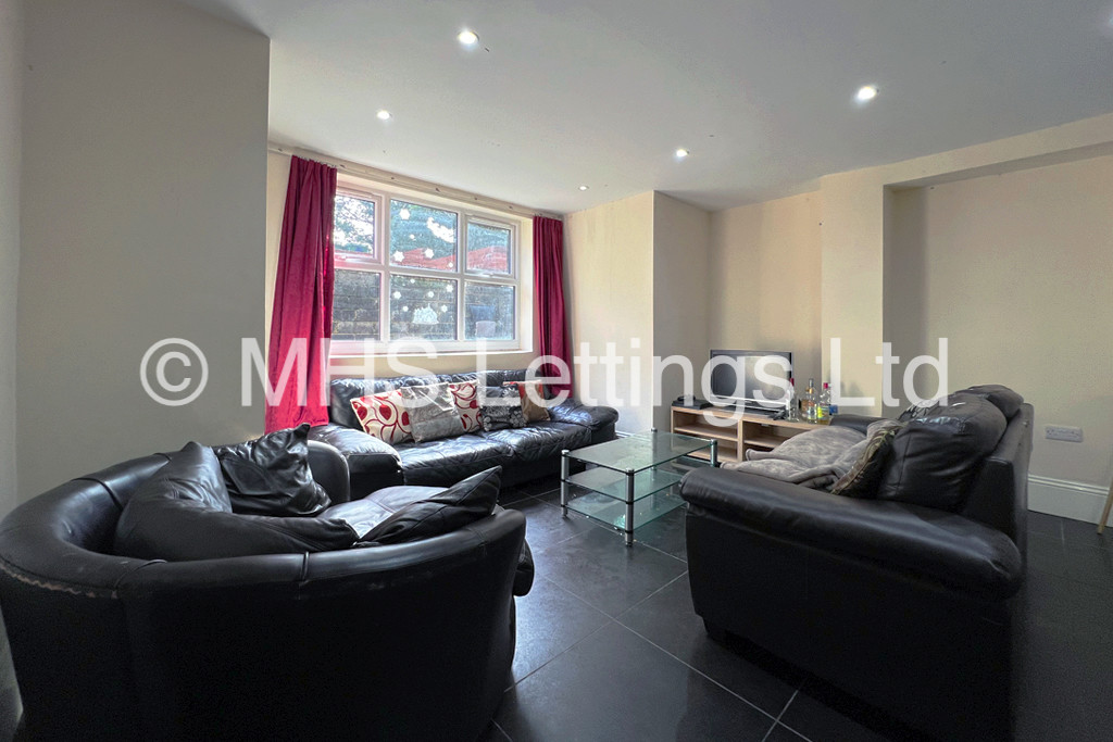 Photo of 9 Bedroom Mid Terraced House in 213 Hyde Park Road, Leeds, LS6 1AH