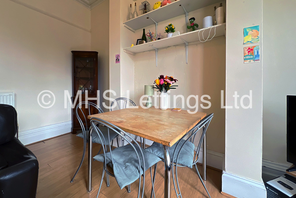 Photo of 8 Bedroom Mid Terraced House in 7 Regent Park Terrace, Leeds, LS6 2AX