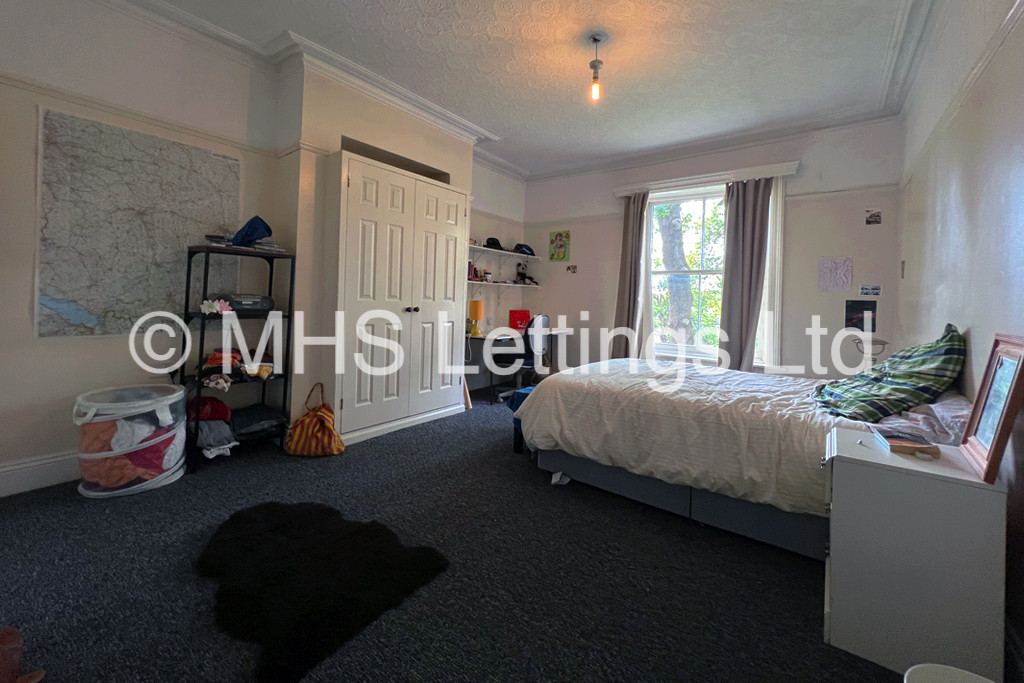 Photo of 7 Bedroom End Terraced House in 44 Headingley Lane, Leeds, LS6 2EB