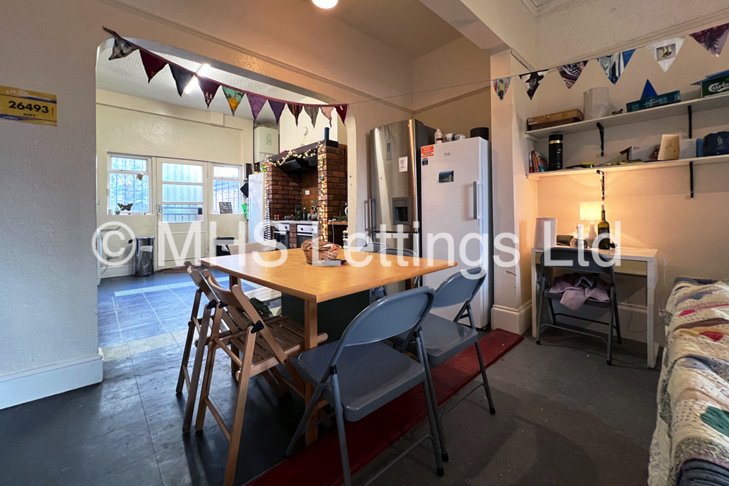 Photo of 7 Bedroom End Terraced House in 44 Headingley Lane, Leeds, LS6 2EB