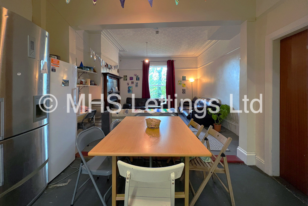 Photo of 7 Bedroom End Terraced House in 44 Headingley Lane, Leeds, LS6 2EB