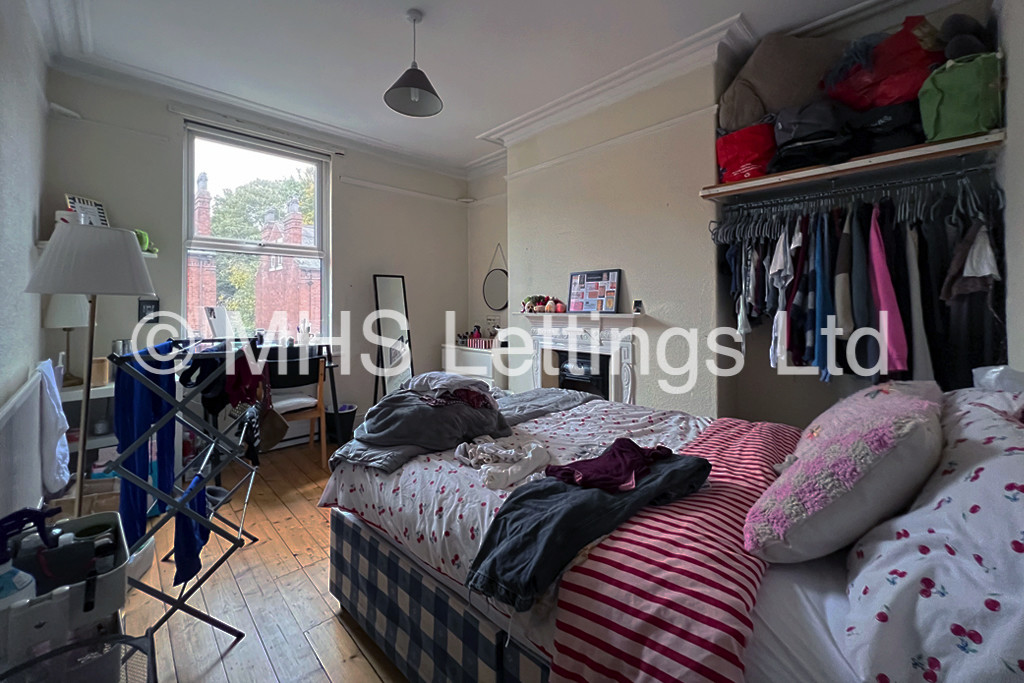 Photo of 5 Bedroom Semi-Detached House in 5 St. Michaels Terrace, Leeds, LS6 3BQ