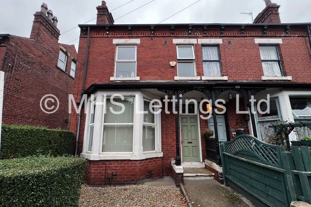 Photo of 5 Bedroom Semi-Detached House in 5 St. Michaels Terrace, Leeds, LS6 3BQ