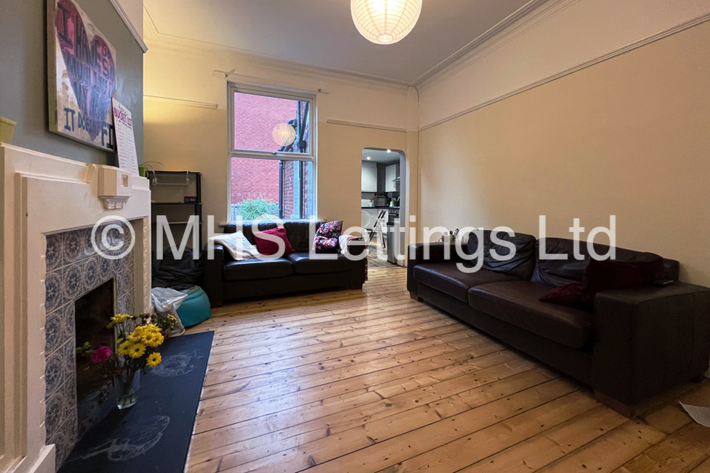 Photo of 5 Bedroom Semi-Detached House in 5 St. Michaels Terrace, Leeds, LS6 3BQ