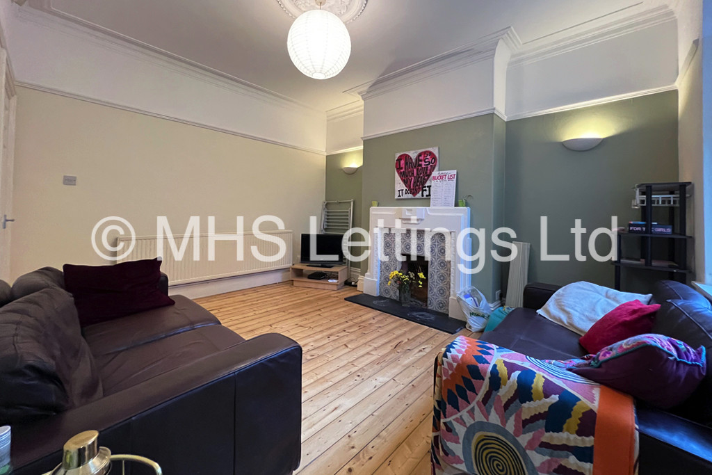 Photo of 5 Bedroom Semi-Detached House in 5 St. Michaels Terrace, Leeds, LS6 3BQ