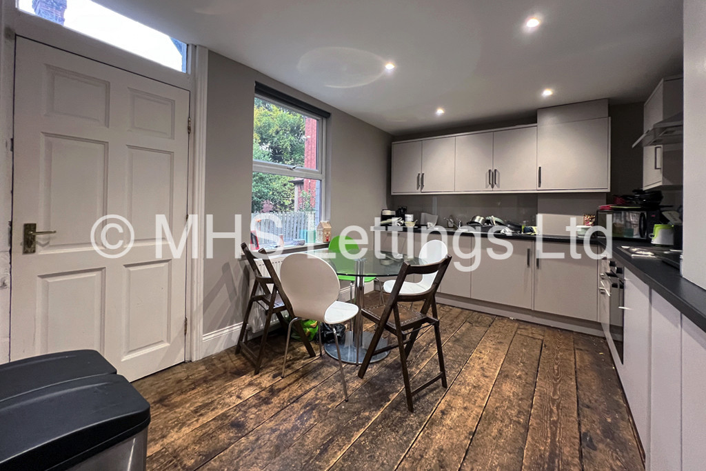 Photo of 5 Bedroom Semi-Detached House in 5 St. Michaels Terrace, Leeds, LS6 3BQ