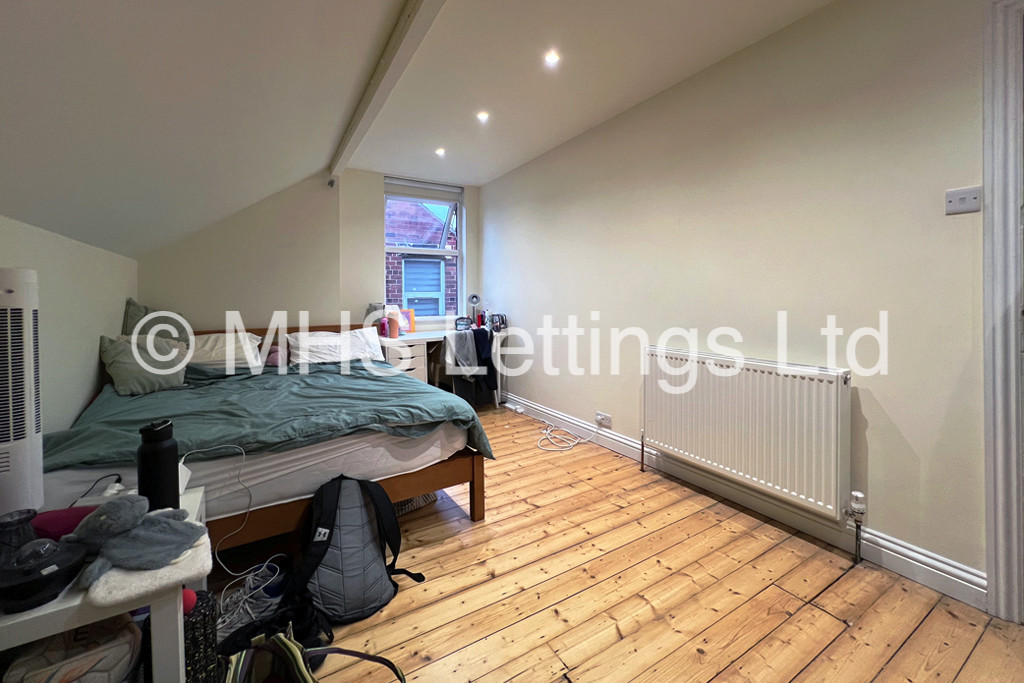 Photo of 5 Bedroom Semi-Detached House in 5 St. Michaels Terrace, Leeds, LS6 3BQ