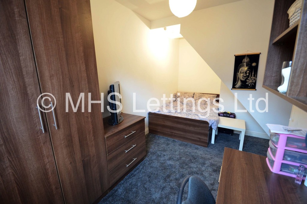 Double Room, 14 Ashville Avenue, Leeds, LS6 1LX