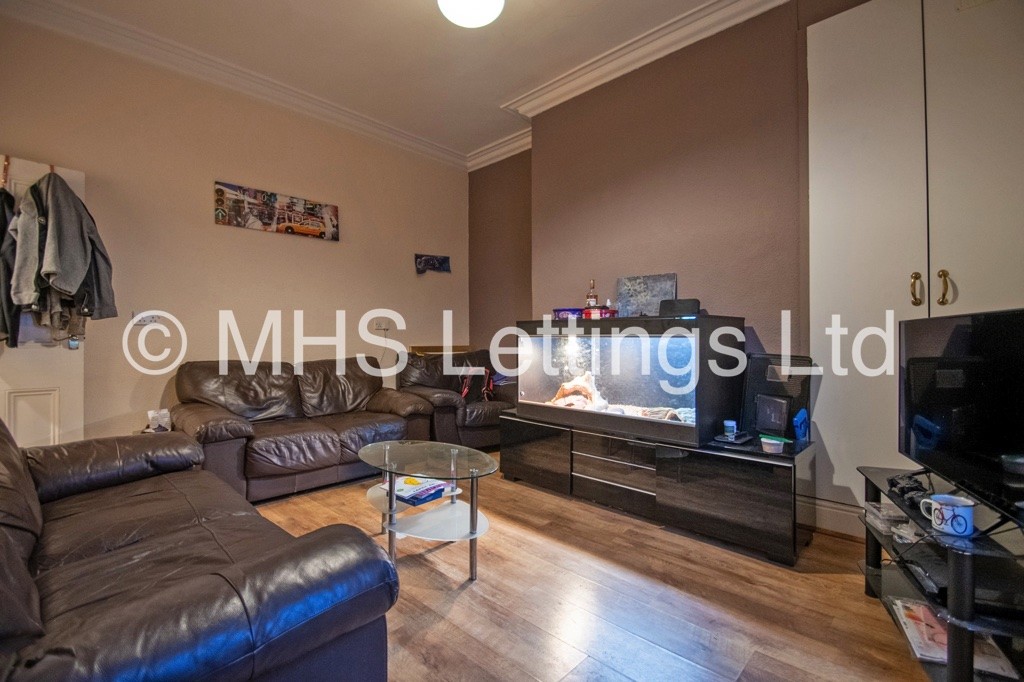 Photo of 5 Bedroom End Terraced House in 1 Quarry Place, Leeds, LS6 2JT