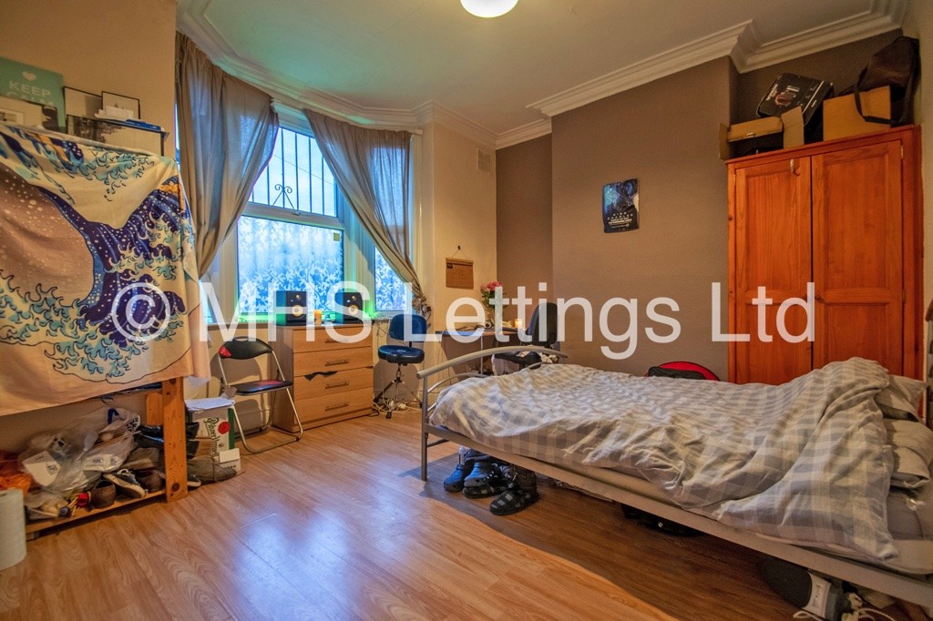Photo of 5 Bedroom End Terraced House in 1 Quarry Place, Leeds, LS6 2JT