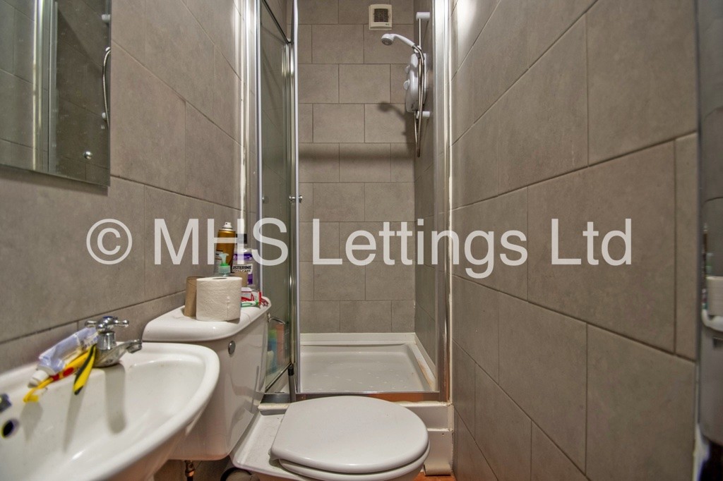 Photo of 5 Bedroom End Terraced House in 1 Quarry Place, Leeds, LS6 2JT