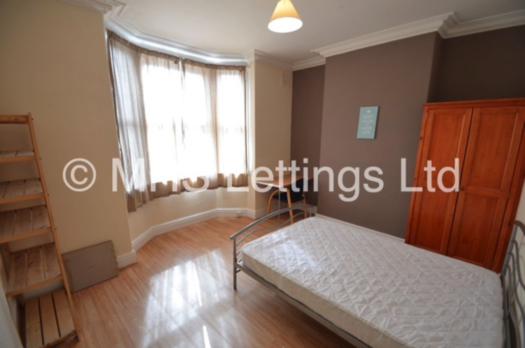 Photo of 5 Bedroom End Terraced House in 1 Quarry Place, Leeds, LS6 2JT