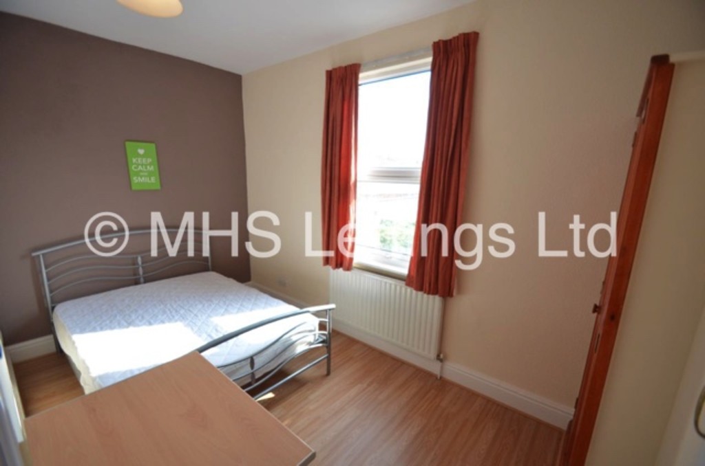 Photo of 5 Bedroom End Terraced House in 1 Quarry Place, Leeds, LS6 2JT
