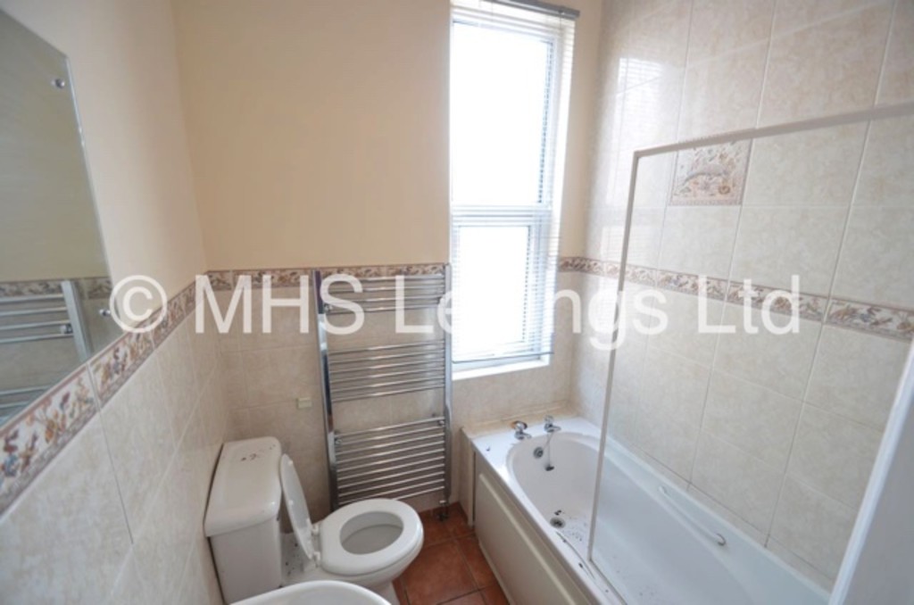 Photo of 5 Bedroom End Terraced House in 1 Quarry Place, Leeds, LS6 2JT