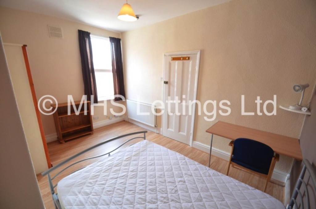 Photo of 5 Bedroom End Terraced House in 1 Quarry Place, Leeds, LS6 2JT