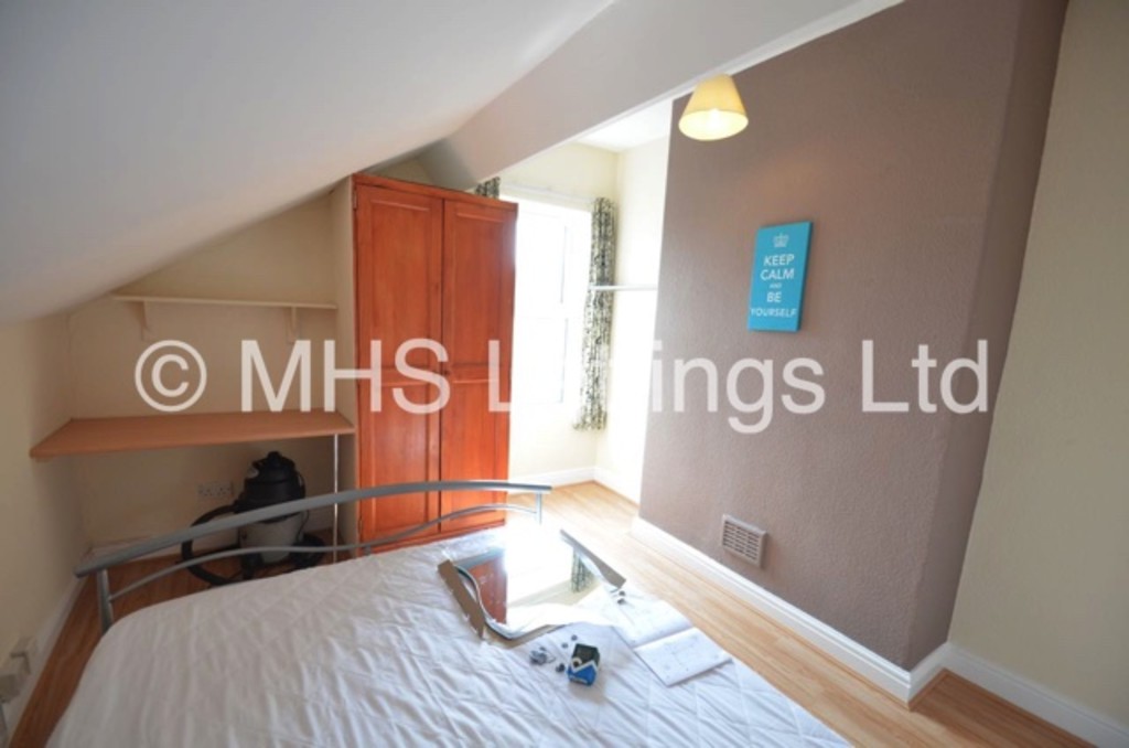 Photo of 5 Bedroom End Terraced House in 1 Quarry Place, Leeds, LS6 2JT