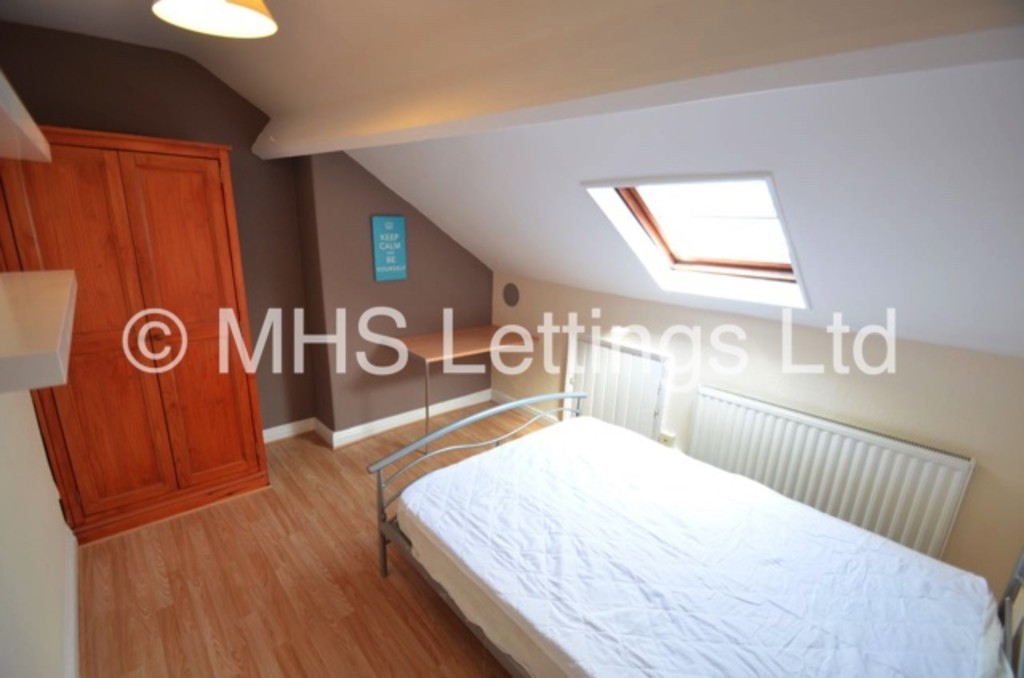 Photo of 5 Bedroom End Terraced House in 1 Quarry Place, Leeds, LS6 2JT