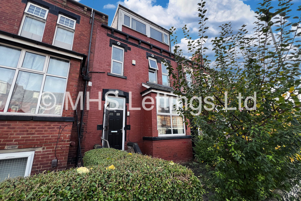 Photo of 7 Bedroom Mid Terraced House in 14 Brudenell Avenue, Leeds, LS6 1HD