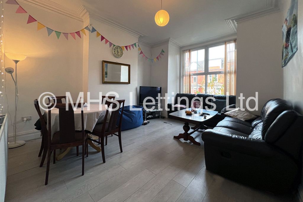 Photo of 7 Bedroom Mid Terraced House in 14 Brudenell Avenue, Leeds, LS6 1HD