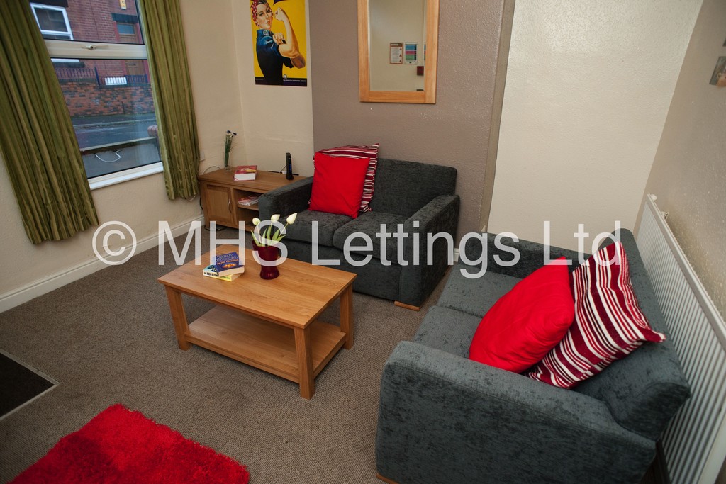 Photo of 3 Bedroom Mid Terraced House in 4 Carberry Place, Leeds, LS6 1QJ