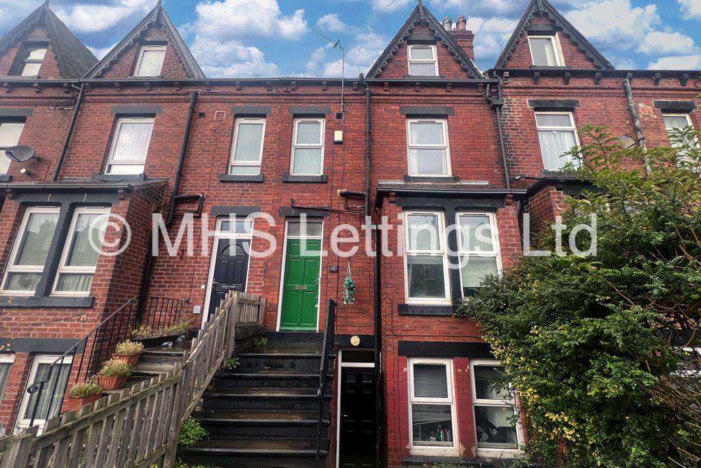 Photo of 3 Bedroom Mid Terraced House in 12 Pearson Terrace, Leeds, LS6 1HZ