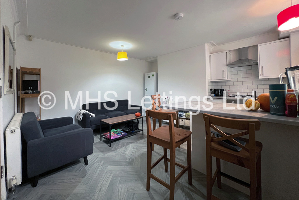 Photo of 3 Bedroom Mid Terraced House in 12 Pearson Terrace, Leeds, LS6 1HZ