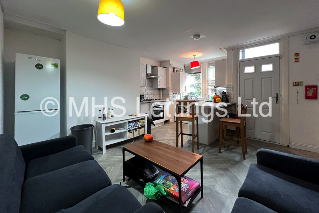 Photo of 3 Bedroom Mid Terraced House in 12 Pearson Terrace, Leeds, LS6 1HZ