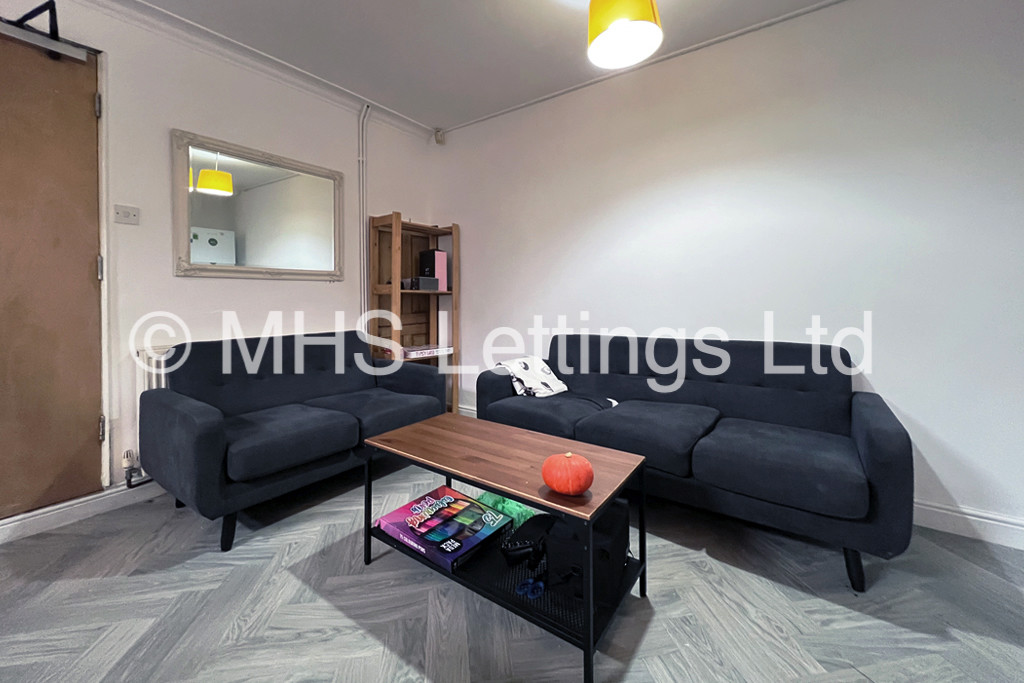 Photo of 3 Bedroom Mid Terraced House in 12 Pearson Terrace, Leeds, LS6 1HZ