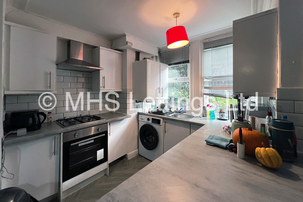 Photo of 3 Bedroom Mid Terraced House in 12 Pearson Terrace, Leeds, LS6 1HZ
