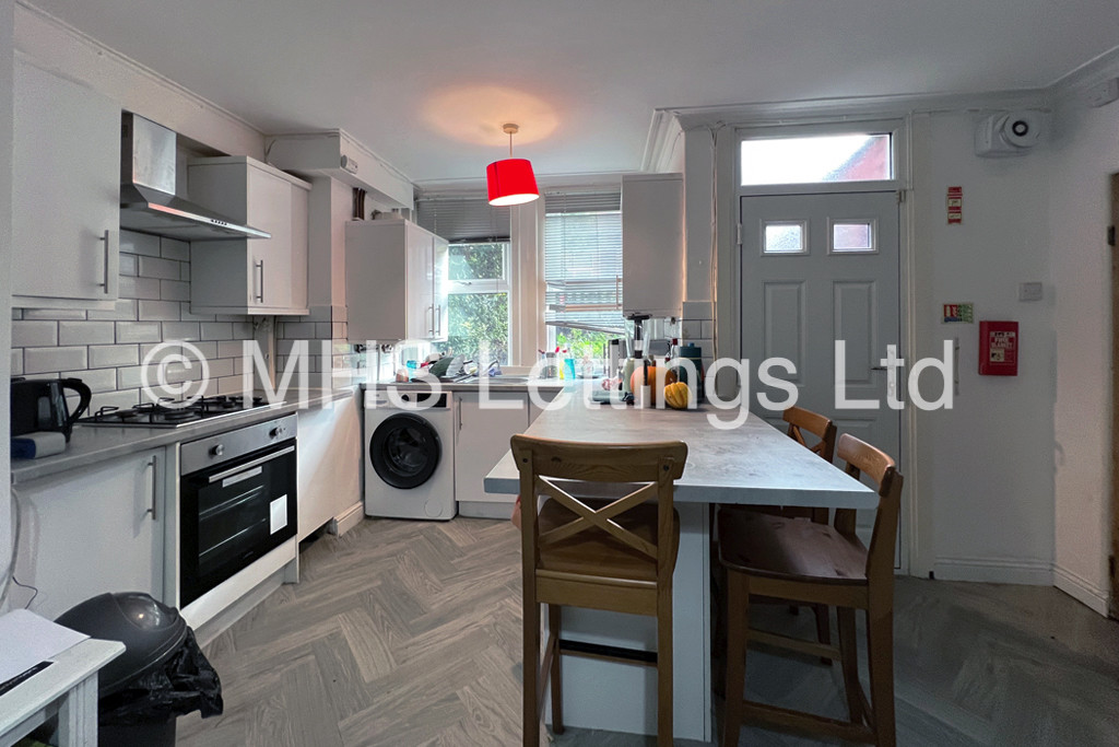 Photo of 3 Bedroom Mid Terraced House in 12 Pearson Terrace, Leeds, LS6 1HZ