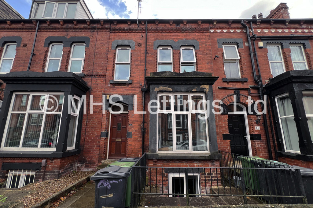 Photo of 7 Bedroom Mid Terraced House in 24 Regent Park Terrace, Leeds, LS6 2AX