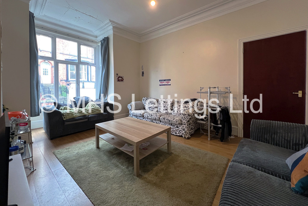 Photo of 7 Bedroom Mid Terraced House in 24 Regent Park Terrace, Leeds, LS6 2AX