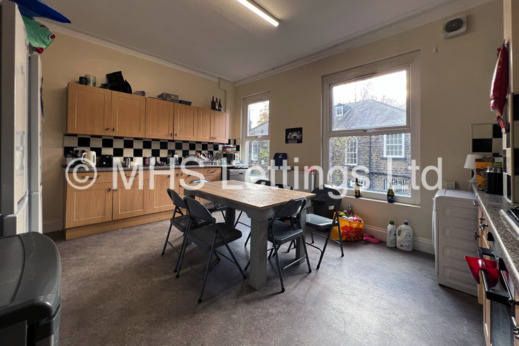 Photo of 7 Bedroom Mid Terraced House in 24 Regent Park Terrace, Leeds, LS6 2AX