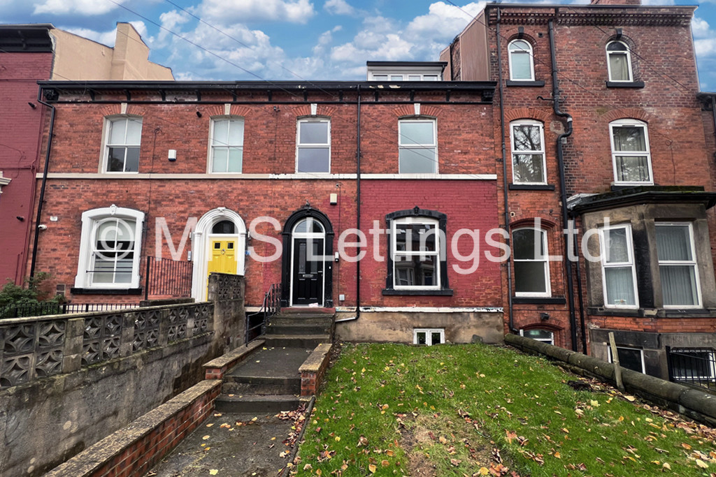 Photo of 7 Bedroom Mid Terraced House in 9 Kensington Terrace, Leeds, LS6 1BE