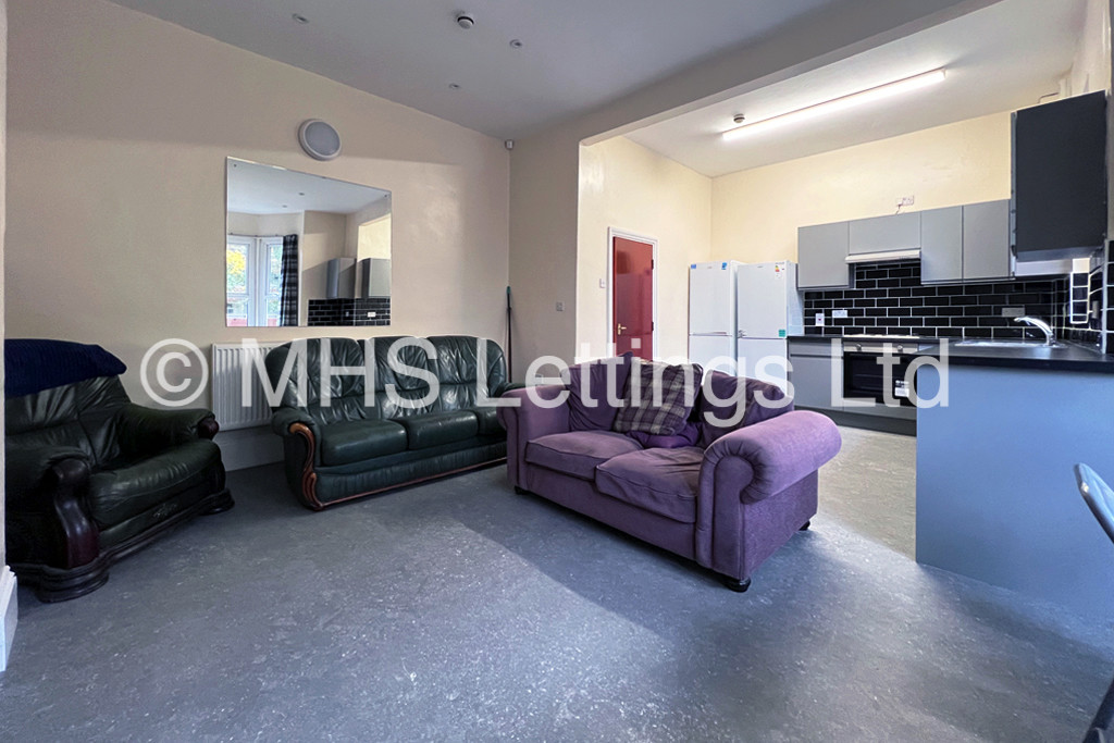 Photo of 7 Bedroom Mid Terraced House in 9 Kensington Terrace, Leeds, LS6 1BE