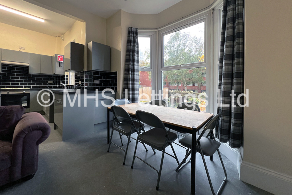 Photo of 7 Bedroom Mid Terraced House in 9 Kensington Terrace, Leeds, LS6 1BE