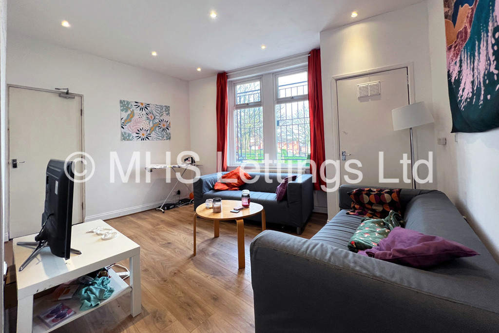 Photo of 1 Bedroom End Terraced House in Double Room, 10 Glossop View, Leeds, LS6 2LQ