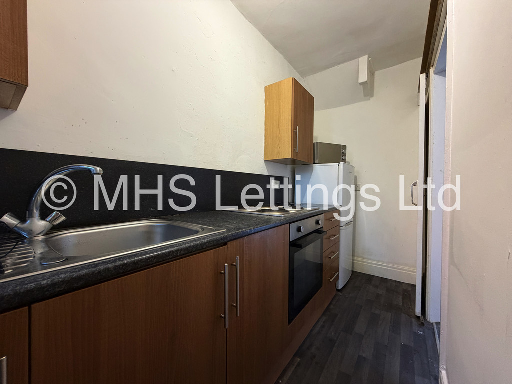 Photo of 2 Bedroom Maisonette in 175b Kirkstall Lane, Leeds, LS6 3EJ